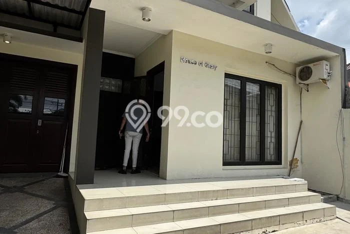 Rumah Mewah LB 250m2 Siap Pakai Desain Elegan di Nginden, Surabaya Rumah Mewah LB 250m2 Siap Pakai Desain Elegan di Nginden, Surabaya