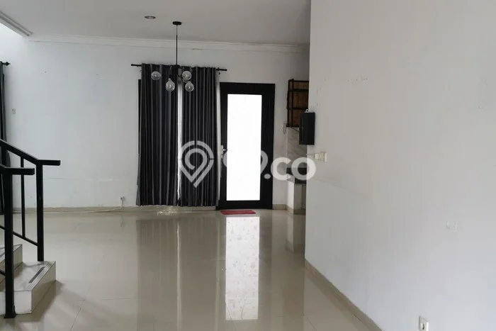 Rumah Disewakan Surabaya LT 200m2 LB 190m2 Kawasan Raya A Yani Rumah Disewakan Surabaya LT 200m2 LB 190m2 Kawasan Raya A Yani