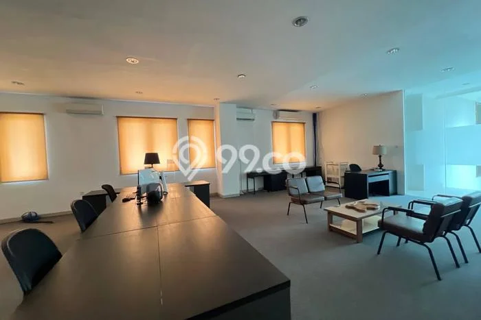 Ruko Disewakan di Area Ramai Menteng, Jakarta Pusat Ruko Disewakan di Area Ramai Menteng, Jakarta Pusat