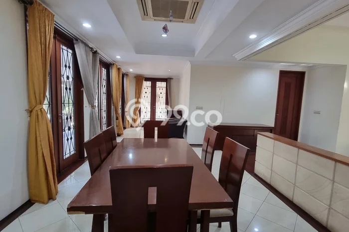 Hunian 7 Kamar Lengkap Disewakan di Menteng Harga Kompetitif Hunian 7 Kamar Lengkap Disewakan di Menteng Harga Kompetitif