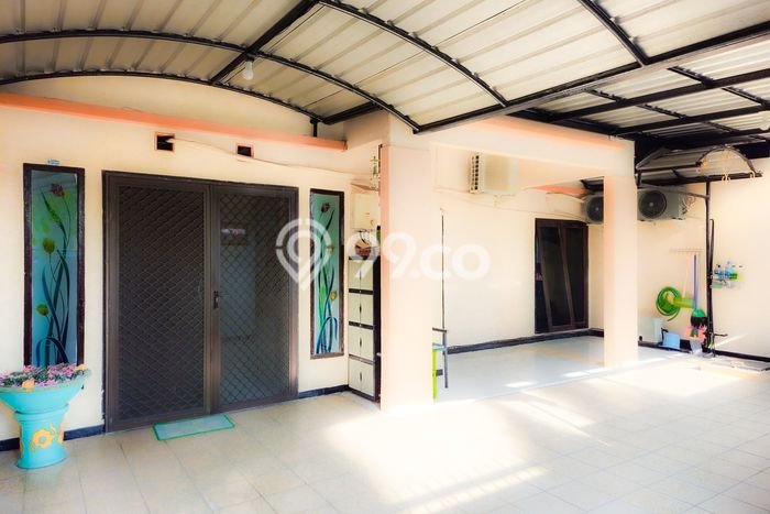Rumah Modern Cantik 5 Kamar Siap Huni di Wiyung Rumah Modern Cantik 5 Kamar Siap Huni di Wiyung