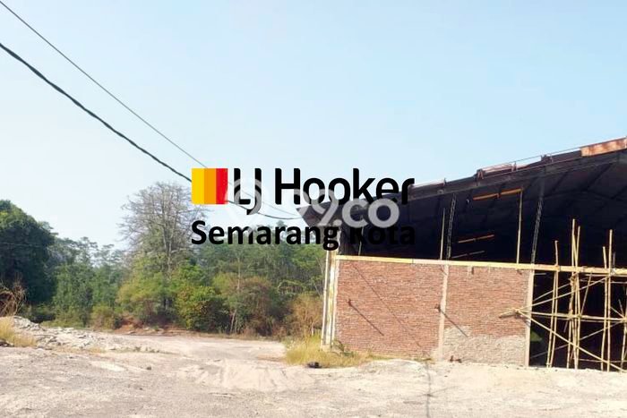 Gudang di Kandeman, Luas 2500m², Kawasan Bisnis, Ramai Gudang di Kandeman, Luas 2500m², Kawasan Bisnis, Ramai
