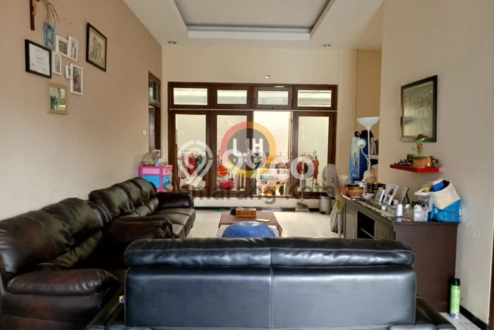 Rumah Strategis Minimalis Lb 300m2 di Banyumanik, Semarang Rumah Strategis Minimalis Lb 300m2 di Banyumanik, Semarang