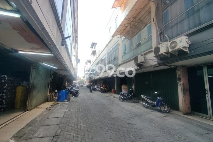 Ruko Dijual di Wonocolo Surabaya dengan Luas Bangunan 180m2 Ruko Dijual di Wonocolo Surabaya dengan Luas Bangunan 180m2