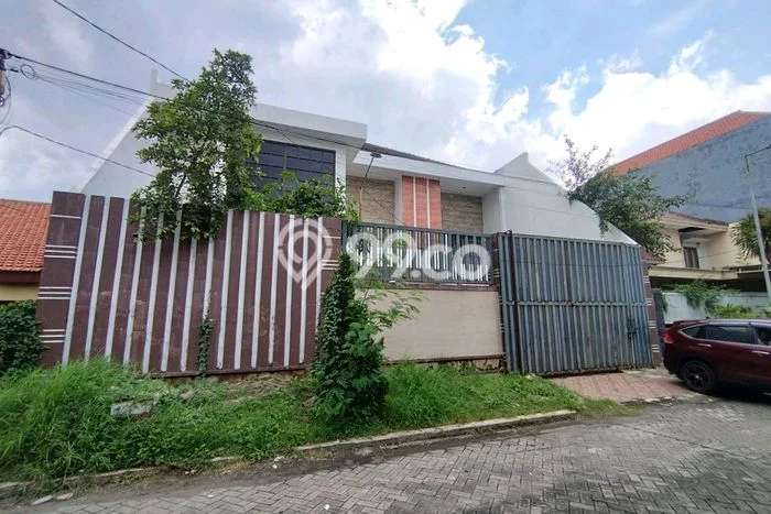 Hunian Mewah Siap Huni LT 394m2 di Wonocolo, Surabaya Hunian Mewah Siap Huni LT 394m2 di Wonocolo, Surabaya