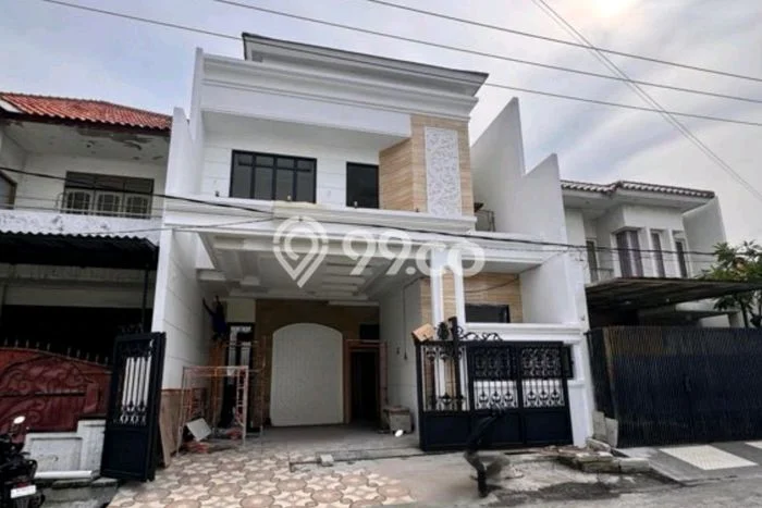 Hunian Mewah LB 230m2 Siap Huni Desain Elegan di Babatan, Surabaya Hunian Mewah LB 230m2 Siap Huni Desain Elegan di Babatan, Surabaya