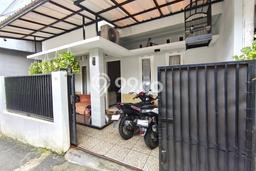 Ready to Use! Luxury House LT 200m2 Desain Elegan di Kemang Ready to Use! Luxury House LT 200m2 Desain Elegan di Kemang