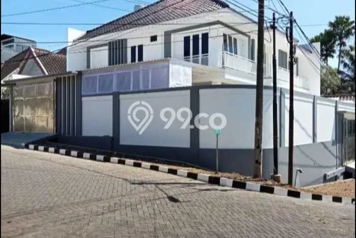 Rumah Elit Modern Tanpa Renovasi di Malang Kota Malang Rumah Elit Modern Tanpa Renovasi di Malang Kota Malang