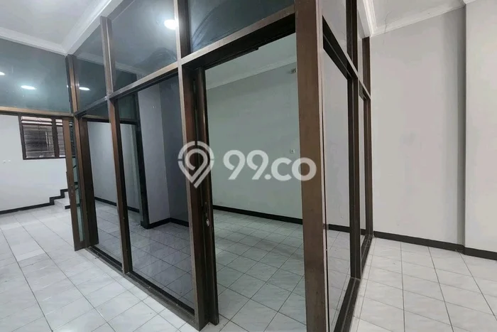 Ruko paling strategis disewakan di Genteng Surabaya Ruko paling strategis disewakan di Genteng Surabaya