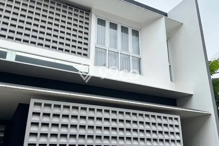 Rumah Luxury Modern Tanpa Renovasi di Caman Bekasi Rumah Luxury Modern Tanpa Renovasi di Caman Bekasi