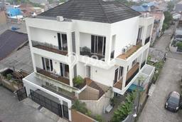 Rumah Mewah LB 460m2 Siap Pakai Desain Elegan di Jatibening, Bekasi Rumah Mewah LB 460m2 Siap Pakai Desain Elegan di Jatibening, Bekasi