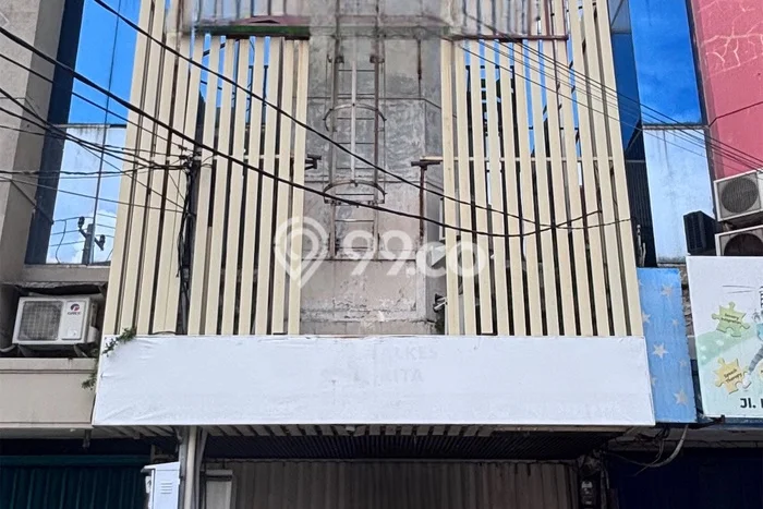 Ruko disewakan di Sukolilo Surabaya dengan luas bangunan 390m2 Ruko disewakan di Sukolilo Surabaya dengan luas bangunan 390m2