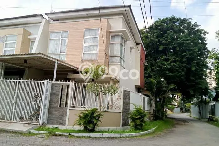 Rumah Minimalis 5 Kamar LT 124m2 di Manyar Rumah Minimalis 5 Kamar LT 124m2 di Manyar