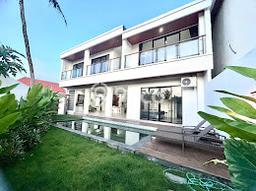 Tersedia Vila Kawasan , Luas 220m2m², Area Nyaman Tersedia Vila Kawasan , Luas 220m2m², Area Nyaman