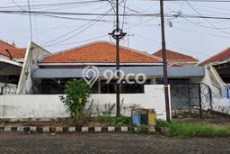 Ready to Use! Premium House LT 300m2 Desain Elegan di Manyar Ready to Use! Premium House LT 300m2 Desain Elegan di Manyar