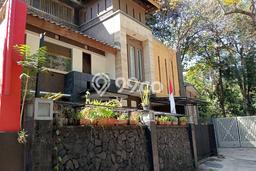 Rumah Mewah LB 250m2 Siap Pakai Desain Elegan di Bandung Kota, Bandung Rumah Mewah LB 250m2 Siap Pakai Desain Elegan di Bandung Kota, Bandung