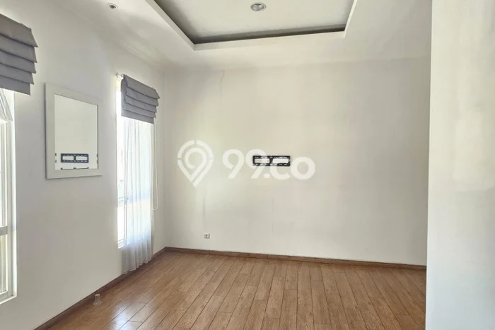 Disewakan! Rumah 3 Kamar Tidur &
2 Kamar Mandi di Alam Sutera, Tangerang Disewakan! Rumah 3 Kamar Tidur &
2 Kamar Mandi di Alam Sutera, Tangerang