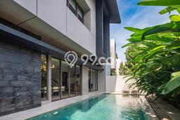 Disewakan Rumah Nyaman LT 320m2 / LB 300m2 di BSD The Icon, Tangerang Disewakan Rumah Nyaman LT 320m2 / LB 300m2 di BSD The Icon, Tangerang