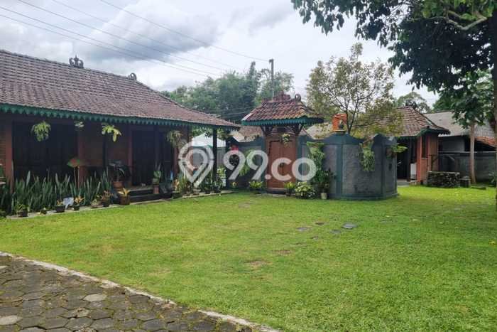 For Sale! Vila Kawasan Turi, Luas 1019m2m², Akses Mudah Fasilitas Umum For Sale! Vila Kawasan Turi, Luas 1019m2m², Akses Mudah Fasilitas Umum