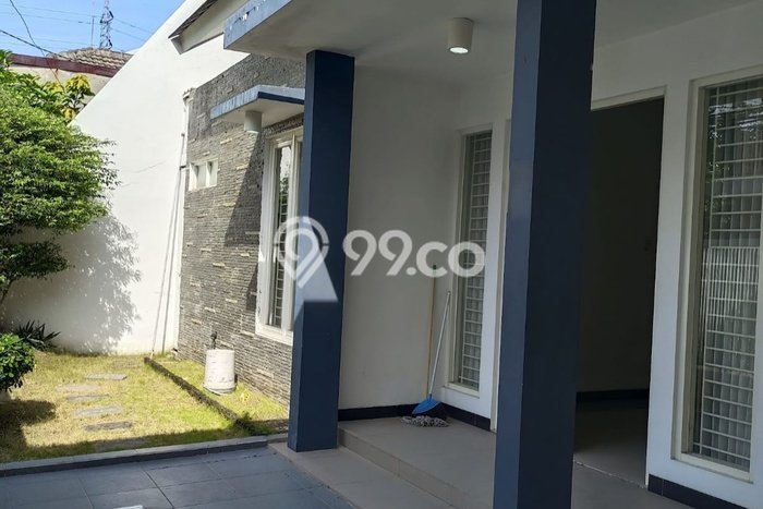 Lokasi strategis! Rumah siap pakai dikontrakkan di Sidoarjo LB 200m2 Lokasi strategis! Rumah siap pakai dikontrakkan di Sidoarjo LB 200m2