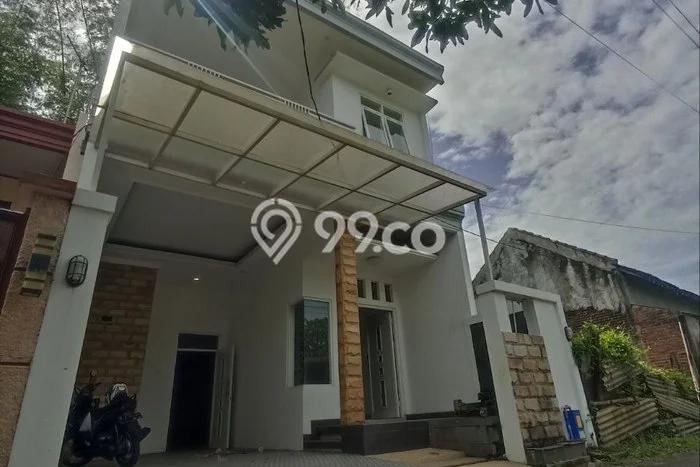 Jual Rumah Favorit Siap Huni LB 192m2 di Sukun, Malang Jual Rumah Favorit Siap Huni LB 192m2 di Sukun, Malang