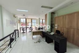 AREA BISNIS! Ruko di , Luas 240m2m², Mainroad, Ramai AREA BISNIS! Ruko di , Luas 240m2m², Mainroad, Ramai