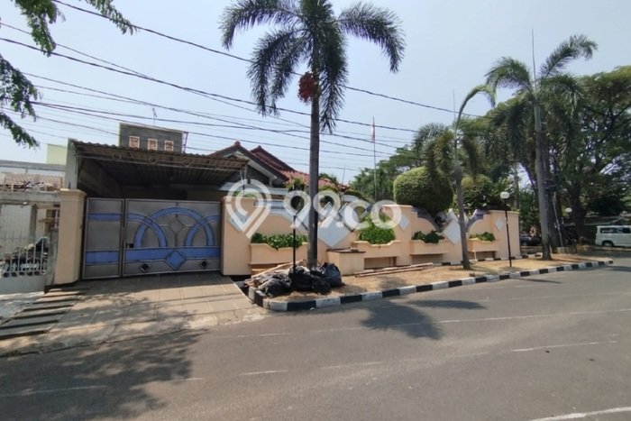 Rumah Luxury Modern Tanpa Renovasi di Joglo Jakarta Barat Rumah Luxury Modern Tanpa Renovasi di Joglo Jakarta Barat