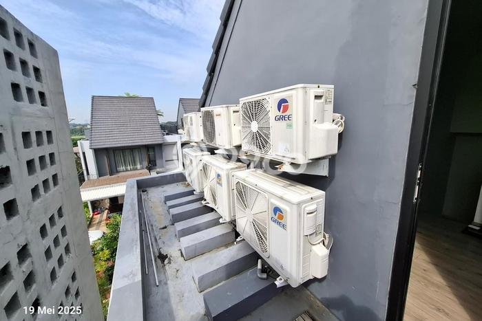 For Sale! Luxury House LT 144m2 Desain Elegan di Jakarta Garden City For Sale! Luxury House LT 144m2 Desain Elegan di Jakarta Garden City