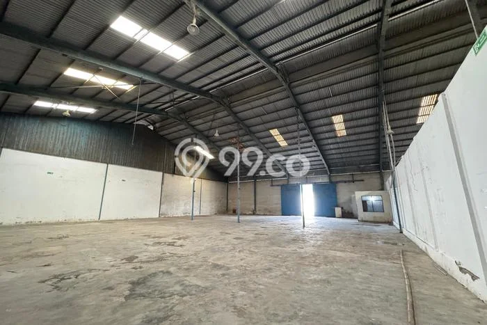 Gudang Disewa di Tangerang dengan LB 1600m2 Area Komersial Ramai Gudang Disewa di Tangerang dengan LB 1600m2 Area Komersial Ramai