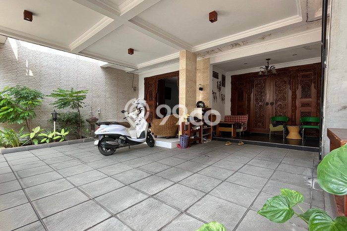 Rumah Elit LB 500m2 Siap Pakai Desain Elegan di Kreo, Tangerang Rumah Elit LB 500m2 Siap Pakai Desain Elegan di Kreo, Tangerang