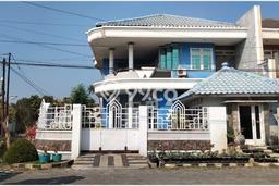 Rumah Mewah LB 312m2 Siap Huni Desain Elegan di Jemursari, Surabaya Rumah Mewah LB 312m2 Siap Huni Desain Elegan di Jemursari, Surabaya