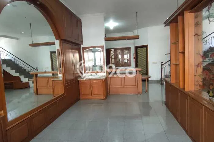 Sewa Rumah Murah di Tomang Jakarta Barat Punya 4 KT Sewa Rumah Murah di Tomang Jakarta Barat Punya 4 KT