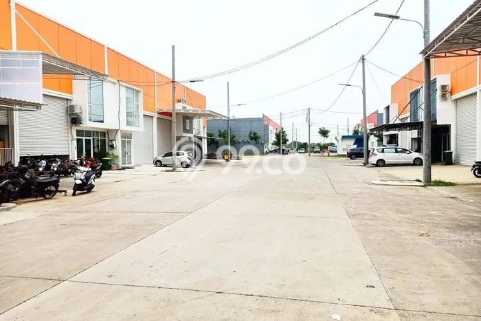 Gudang untuk Disewa di Pusat Jakarta Barat Luas Bangunan 270m2 Gudang untuk Disewa di Pusat Jakarta Barat Luas Bangunan 270m2