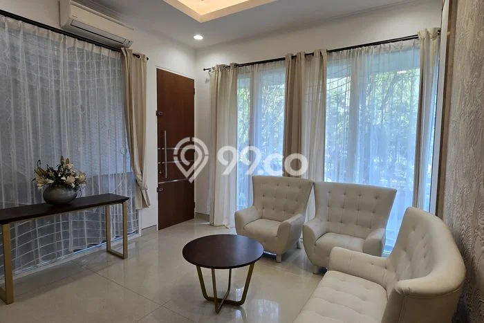 Jarang Ada! Rumah Sewa 5 Kamar Nyaman Siap Huni Puri Indah Jarang Ada! Rumah Sewa 5 Kamar Nyaman Siap Huni Puri Indah