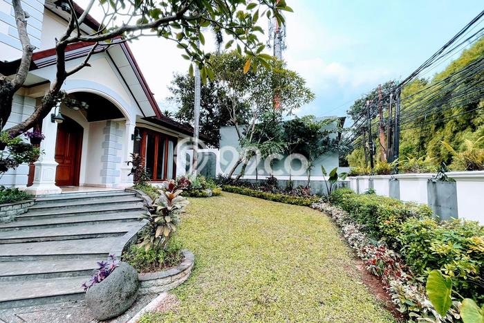 Disewakan Rumah Nyaman di Ampera LT 1000m2 / LB 700m2 Kondisi Bagus Disewakan Rumah Nyaman di Ampera LT 1000m2 / LB 700m2 Kondisi Bagus