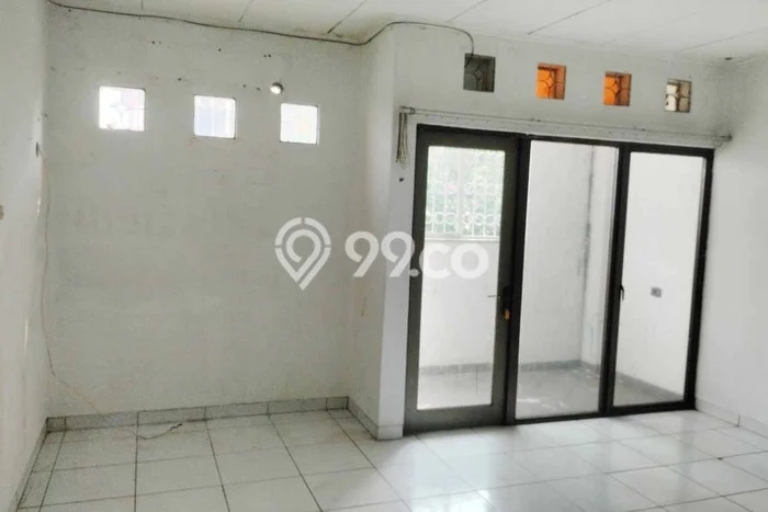 Ruko Dijual di Jakarta Barat LT 105m2 & LB 154m2 Lokasi Terbaik! Ruko Dijual di Jakarta Barat LT 105m2 & LB 154m2 Lokasi Terbaik!