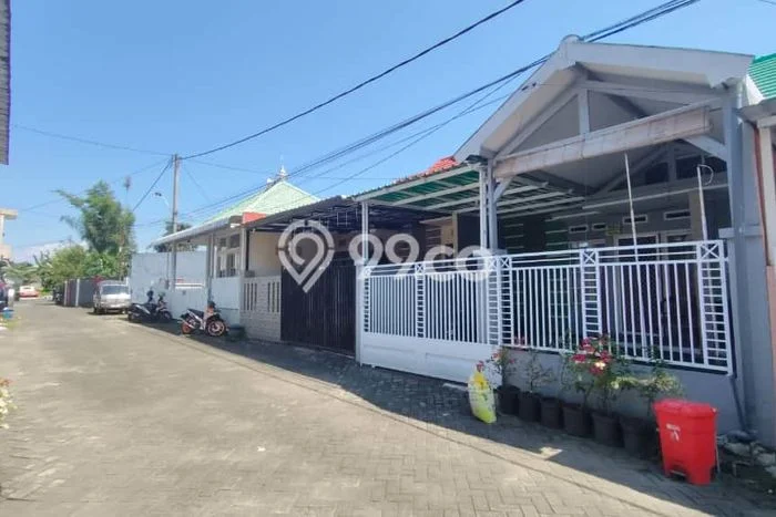 Rumah Modern Cantik 2 KT Bisa Langsung Pindah di Singosari Rumah Modern Cantik 2 KT Bisa Langsung Pindah di Singosari
