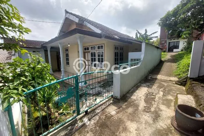 Hunian Mewah Siap Huni LT 129m2 di Pakis, Malang Hunian Mewah Siap Huni LT 129m2 di Pakis, Malang