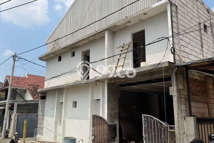 Peluang Investasi! Kost Dijual di Lowokwaru, Malang, 9 KT, 10 KM, Luas 180m2 Peluang Investasi! Kost Dijual di Lowokwaru, Malang, 9 KT, 10 KM, Luas 180m2