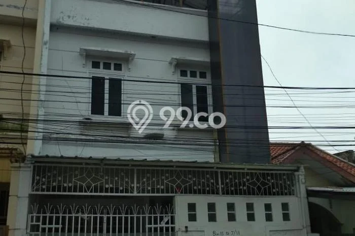 Rumah Mewah LB 140m2 Siap Huni Desain Elegan di Sariwangi, Bandung Rumah Mewah LB 140m2 Siap Huni Desain Elegan di Sariwangi, Bandung