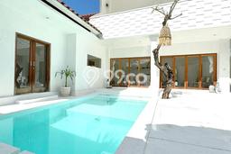 Tempat Ideal! Vila di , Luas 230m2m², Kondisi Terbaik Tempat Ideal! Vila di , Luas 230m2m², Kondisi Terbaik