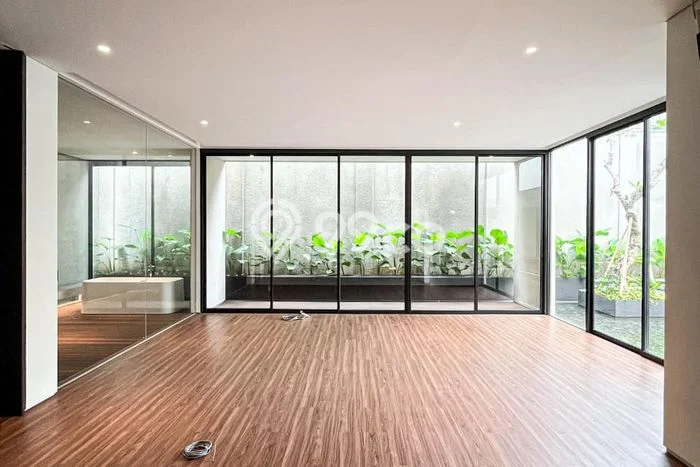 Rumah sewa siap huni 5 KT di Kemang, Jakarta Selatan Rumah sewa siap huni 5 KT di Kemang, Jakarta Selatan