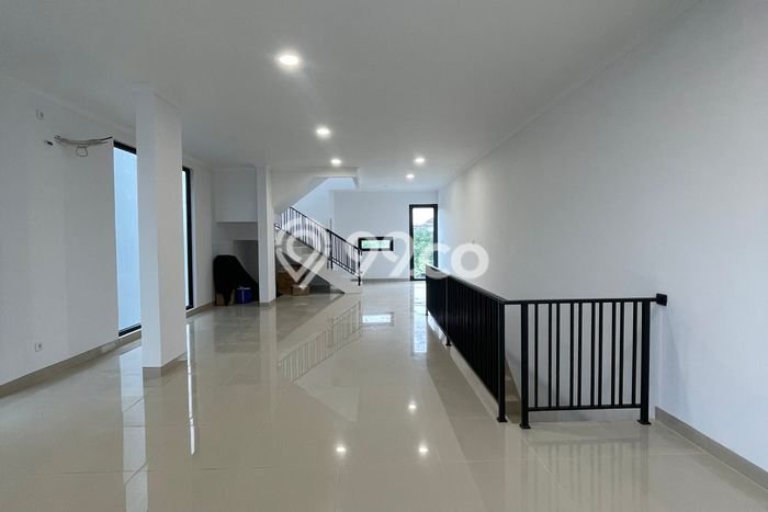 Ruko Dijual di Jakarta Selatan LT 160m2 & LB 200m2 Lokasi Terbaik! Ruko Dijual di Jakarta Selatan LT 160m2 & LB 200m2 Lokasi Terbaik!