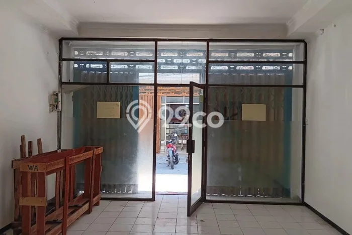 Ruko Disewa di Surabaya dengan LB 135m2 Area Komersial Ramai Ruko Disewa di Surabaya dengan LB 135m2 Area Komersial Ramai