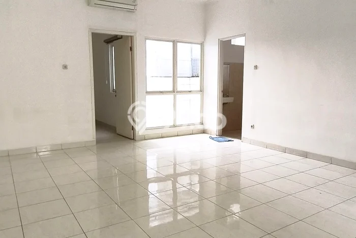 Rumah Luas Asri 4 KT Siap Pakai di Taman Kencana Jakarta Barat Rumah Luas Asri 4 KT Siap Pakai di Taman Kencana Jakarta Barat
