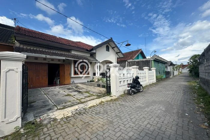 Ready to Use! Premium House LT 392m2 Desain Modern di Maguwoharjo Ready to Use! Premium House LT 392m2 Desain Modern di Maguwoharjo