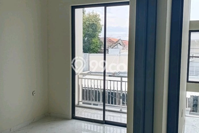 Rumah Modern Minimalis 5 Kamar Siap Huni di Sukolilo Rumah Modern Minimalis 5 Kamar Siap Huni di Sukolilo
