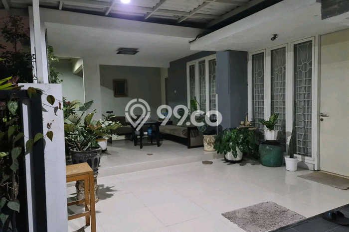 Dijual Cepat Rumah Favorit Siap Huni LB 250m2 di Rungkut, Surabaya Dijual Cepat Rumah Favorit Siap Huni LB 250m2 di Rungkut, Surabaya