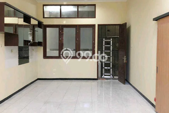 Rumah Elit Modern Tanpa Renovasi di Pakuwon City Surabaya Rumah Elit Modern Tanpa Renovasi di Pakuwon City Surabaya
