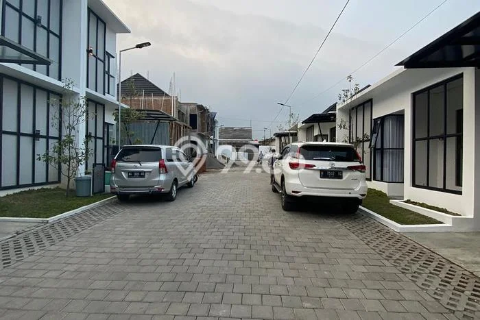 Lokasi strategis! Rumah siap pakai dikontrakkan di Ngaglik LB 140m2 Lokasi strategis! Rumah siap pakai dikontrakkan di Ngaglik LB 140m2